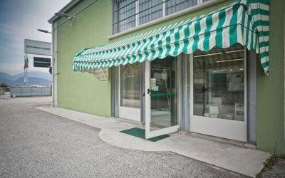 ingresso negozio di componenti elettrici