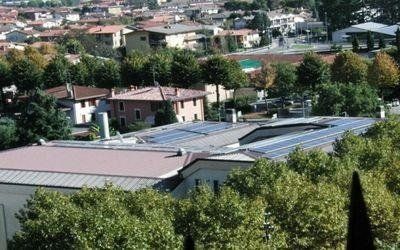 industria alimentata a energia fotovoltaica