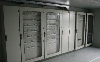 stanza dei quadri elettrici di un'azienda