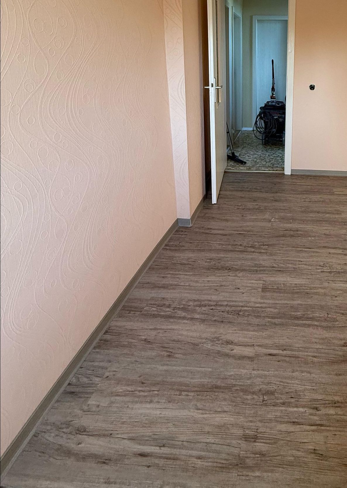 Referenz Tapete + Fussboden - Malermeister Isaack Calau