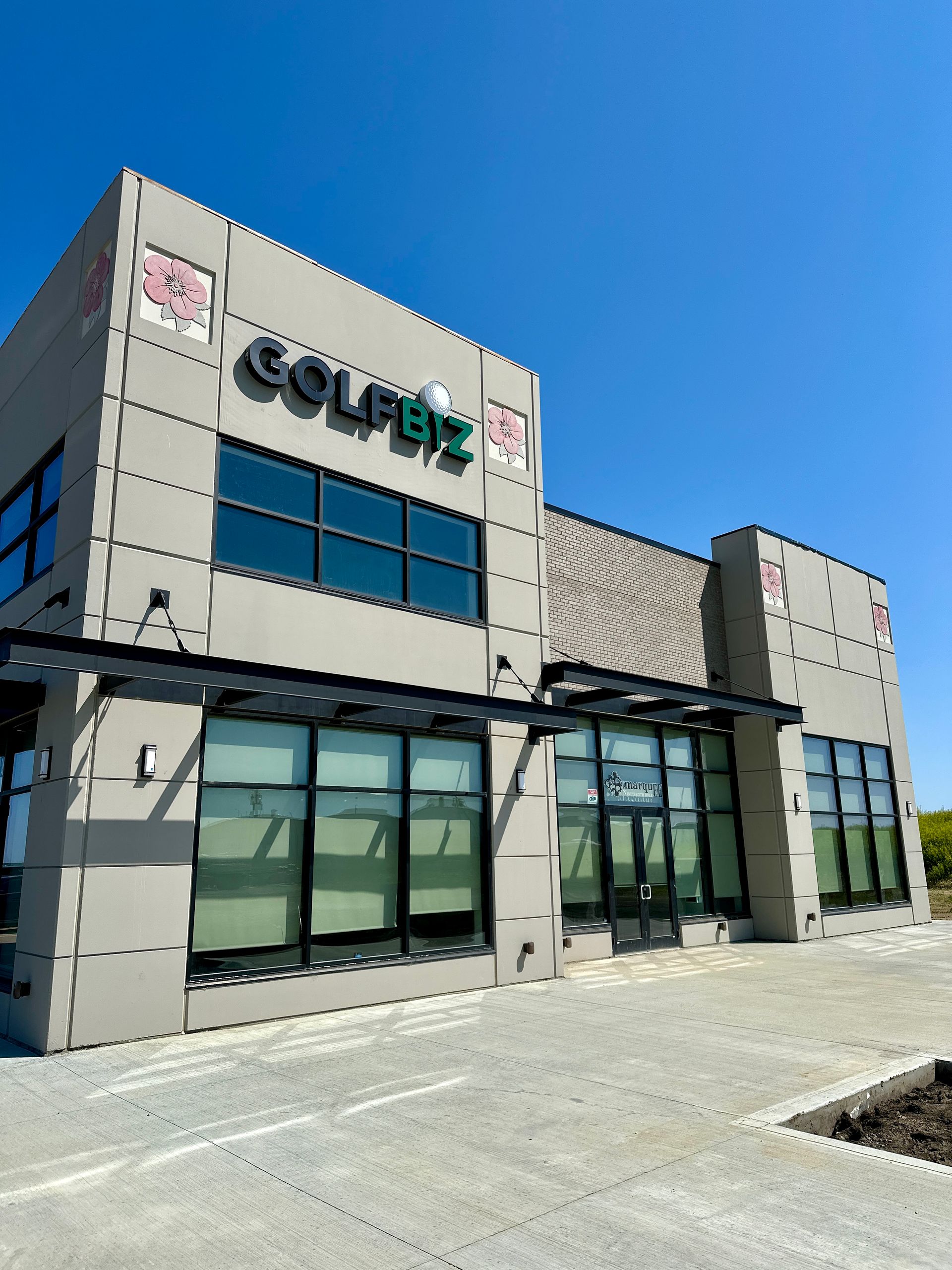 A large building with the word golfbiz on it