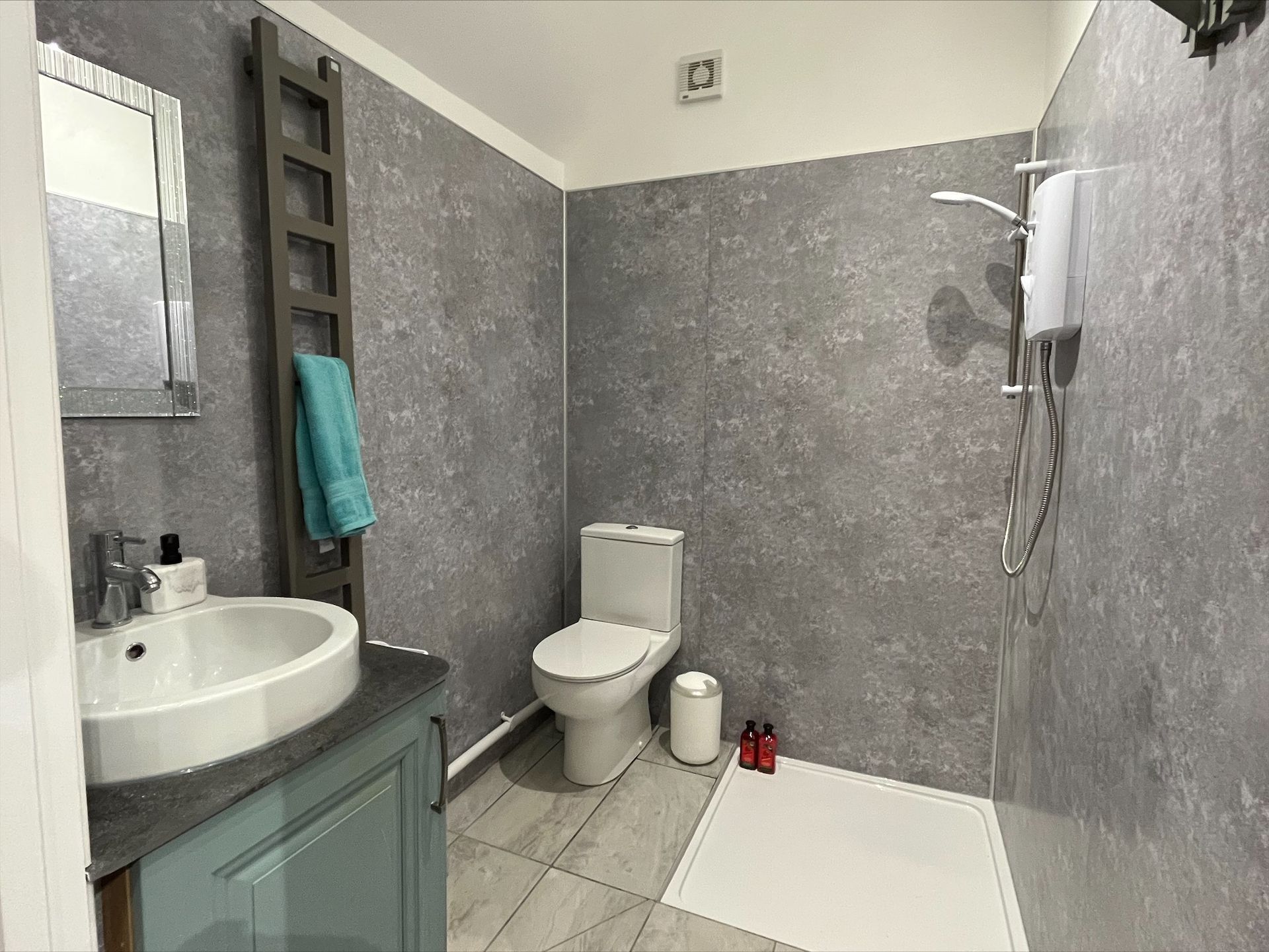 Deanslade shower room