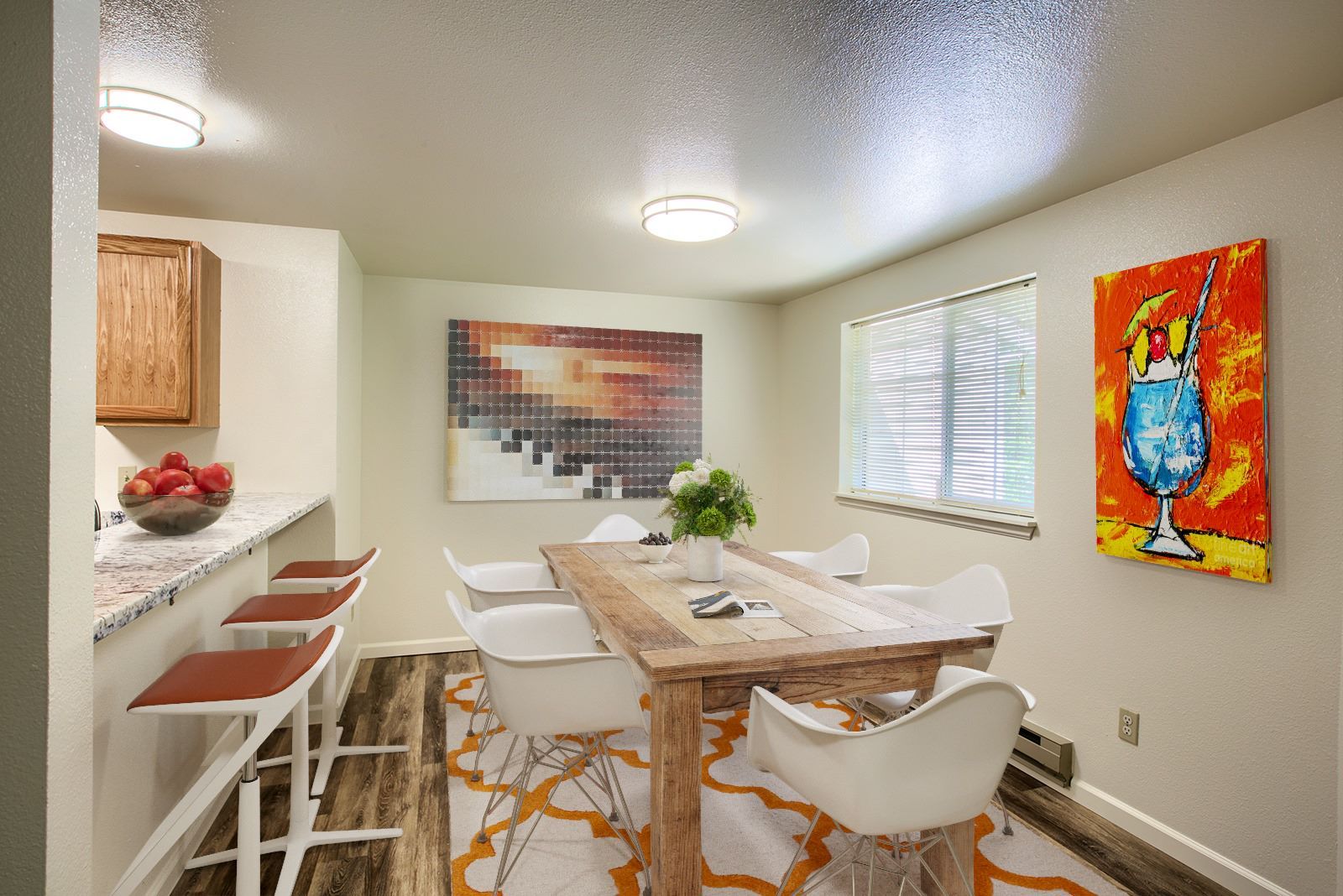 1x1 dining room - virtually staged