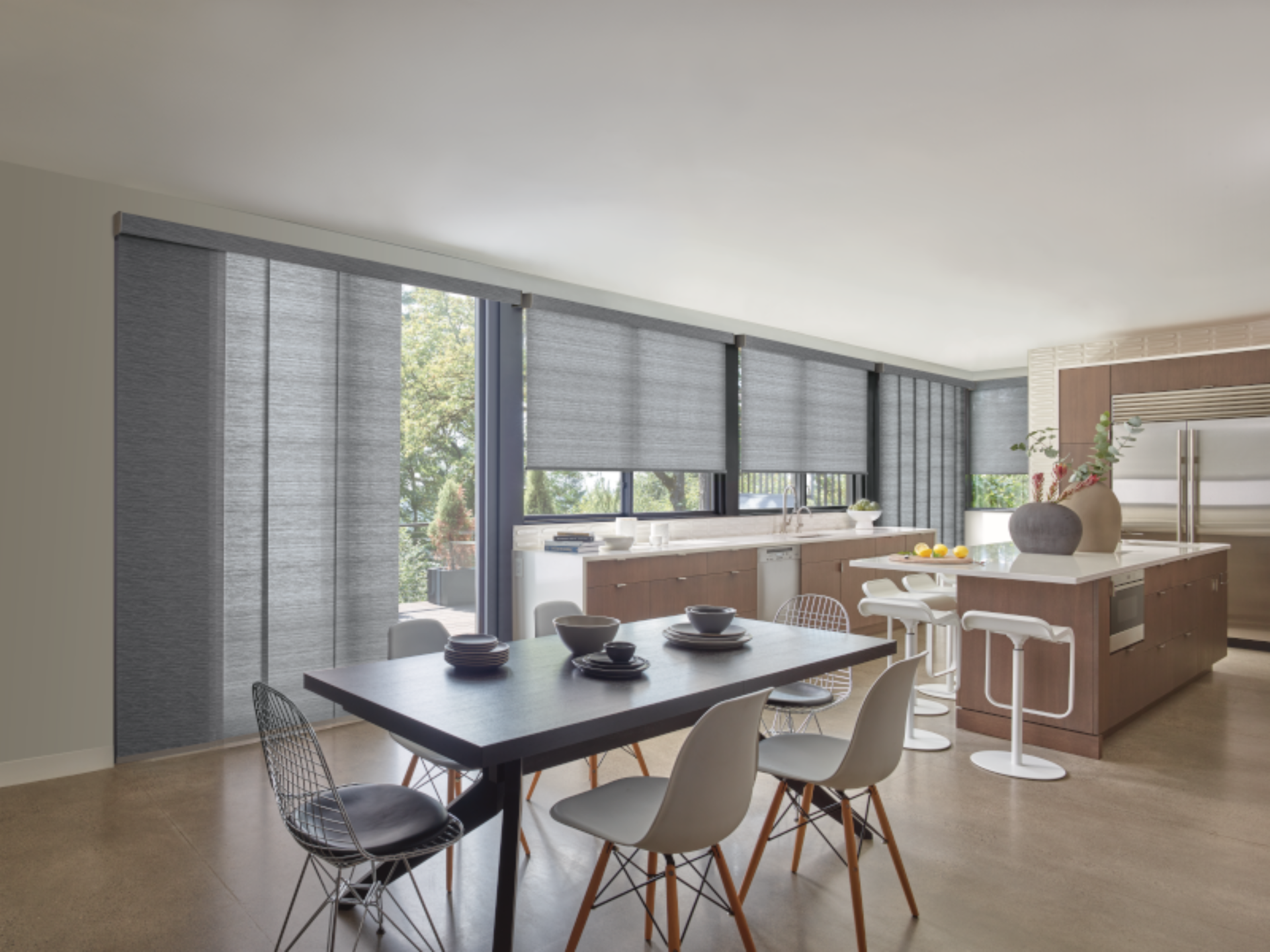 An example of exterior screen motorization