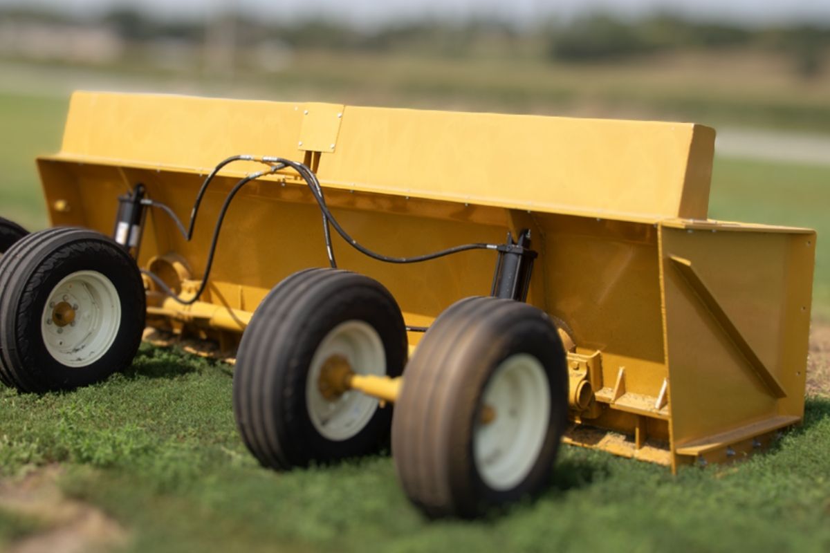 Feedlot & Farm  Implements