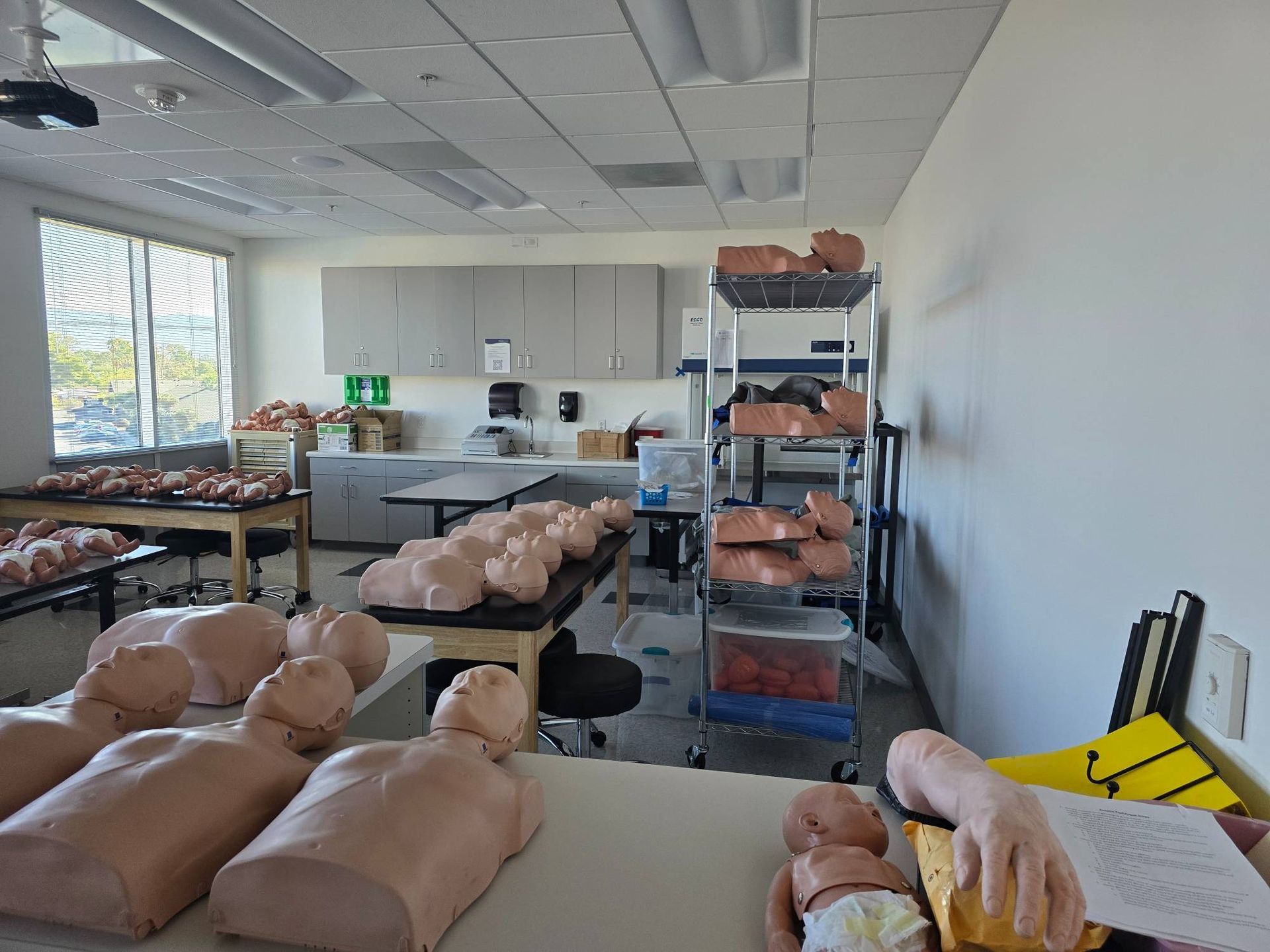 A room with a lot of mannequins on tables