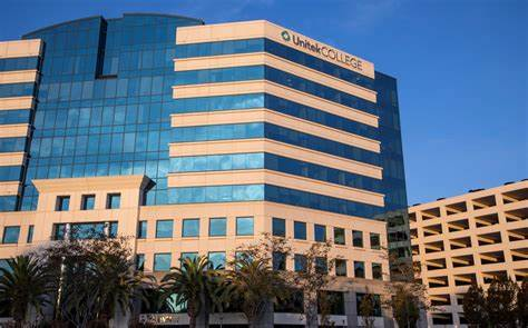 A large building with the word college on it