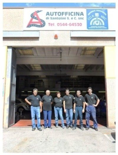 squadra di meccanici ed elettrauto