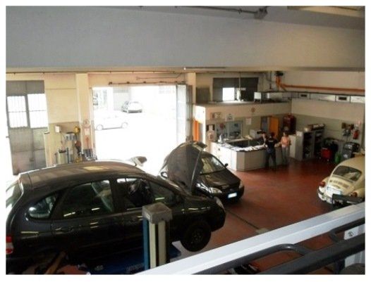 mezzi in riparazione presenti in officina