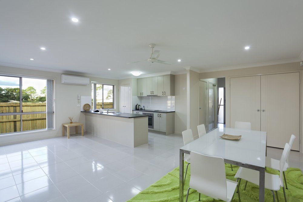 Modern kitchen And Dining Area — Jones Building Group In Inverness, QLD