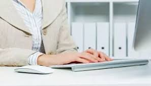 Mujer escribiendo