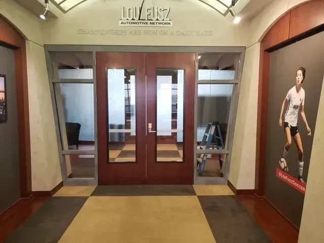 A hallway with a sign that says lutz on it