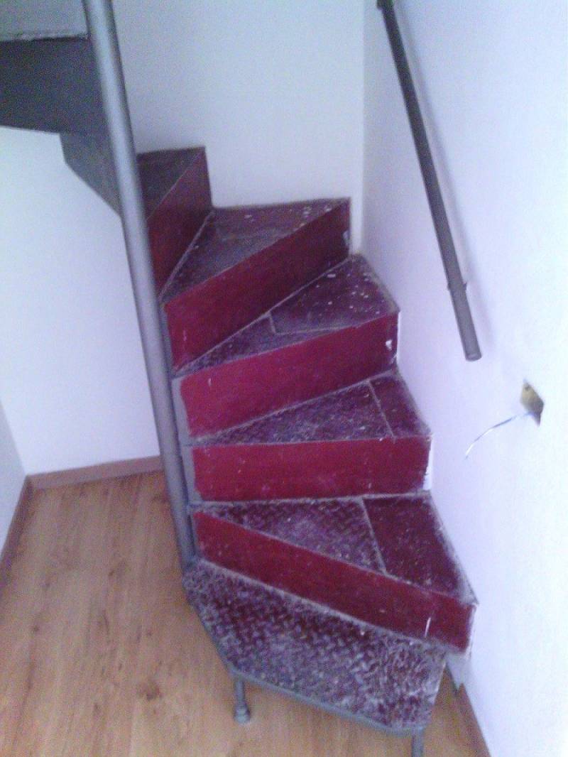 scale ad angolo viola