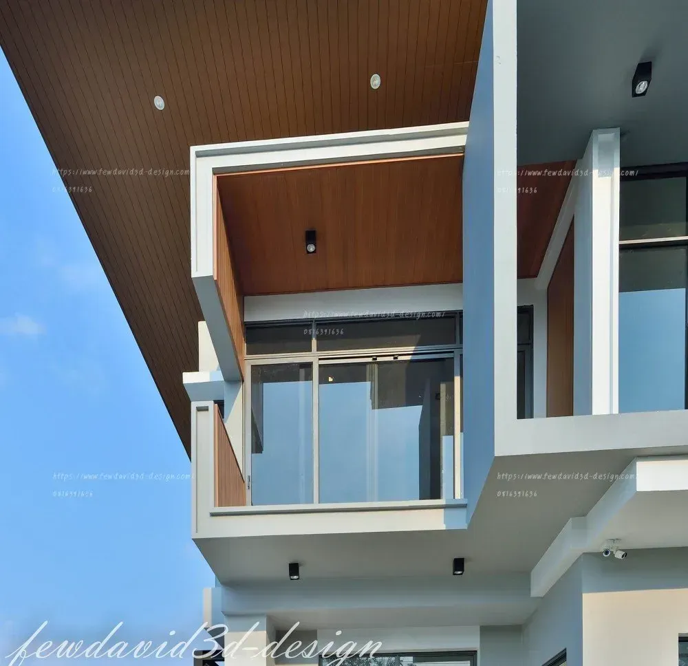 ระเบียงบ้านโมเดิร์น ดีไซน์เรียบหรู โปร่งโล่งด้วยกระจกบานเลื่อน โครงสร้างสีขาว-เทา ตัดกับฝ้าเพดานไม้ เพิ่มความอบอุ่นและมีมิติ หลังคาเพิงหมาแหงนสไตล์ทันสมัย เหมาะสำหรับผู้ที่ชื่นชอบบ้านดีไซน์โมเดิร์นล้ำสมัย รับออกแบบบ้านสไตล์โมเดิร์นโดยทีมงานมืออาชีพ