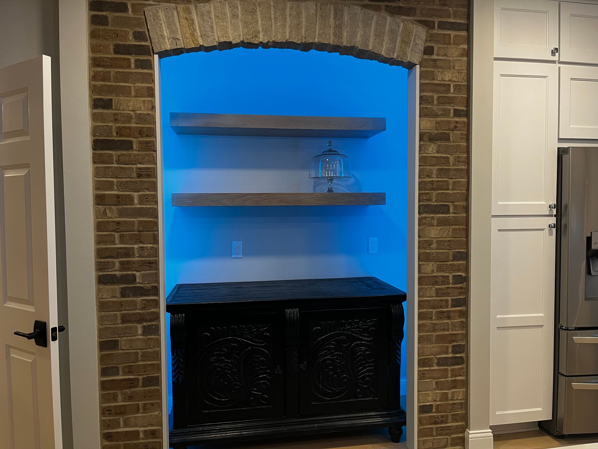 Upgrade your kitchen with custom kitchen cabinets, crafted to fit your style and space. 