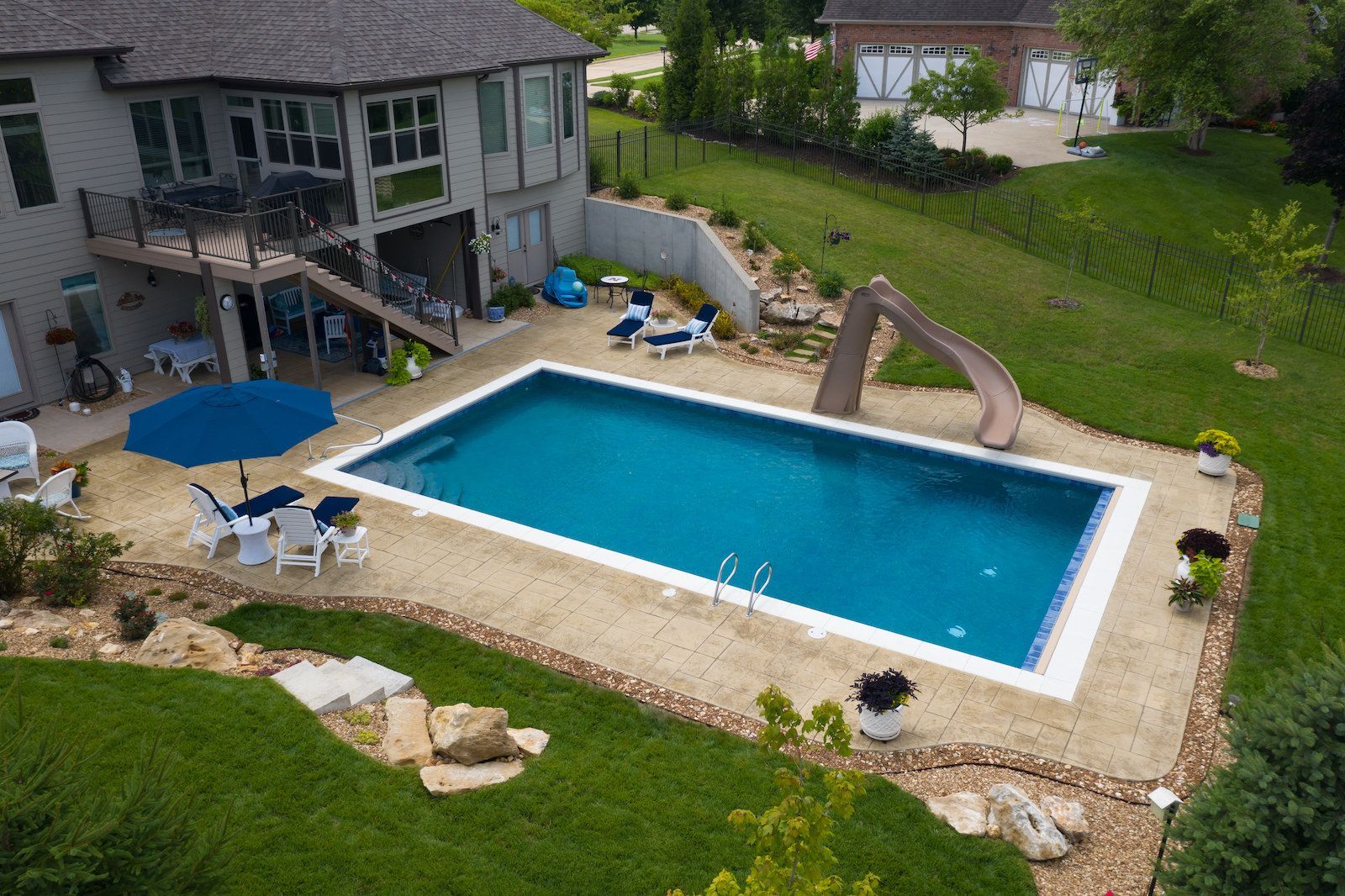 A Modern Pool in a Jefferson City, MO Backyard. Build an Inground Pool With Columbia Pool & Spa.