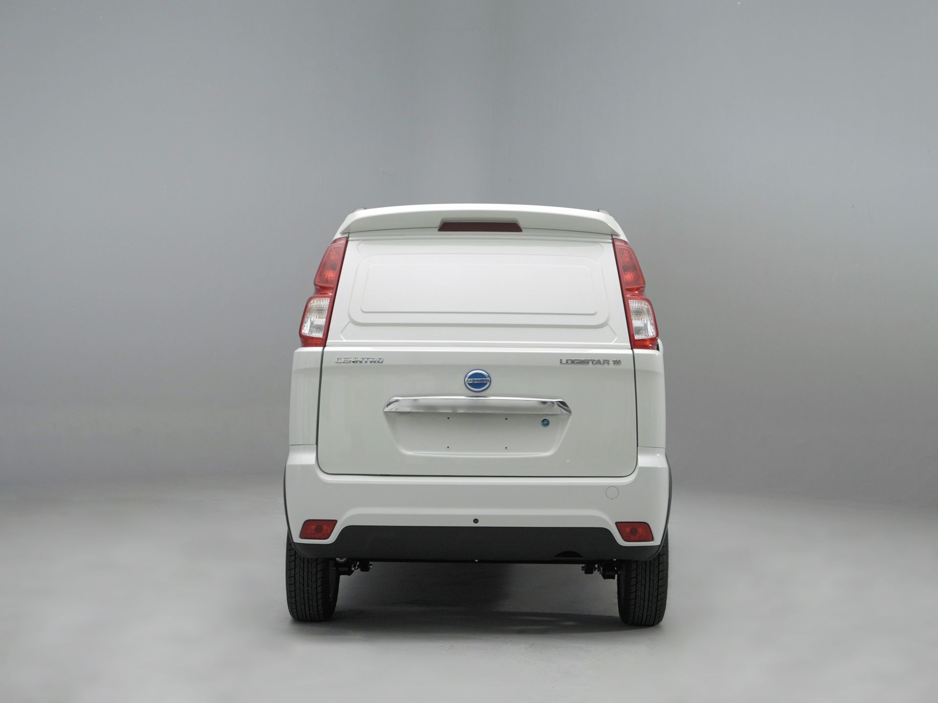 LS100 furgone commerciale elettrico leggero e compatto.