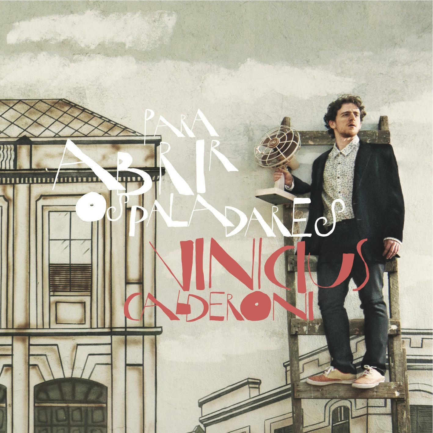 Um homem de terno segura um troféu em frente a um prédio que diz 