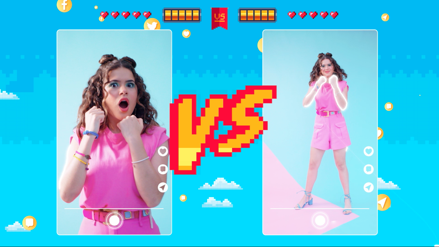 Uma mulher com um vestido rosa está ao lado de outra mulher com um vestido rosa.