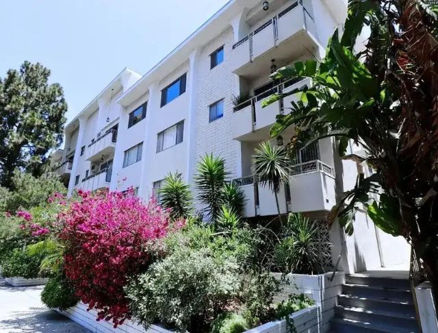 142 S. Wetherly Drive is a classy apartment building in a vibrant LA neighborhood