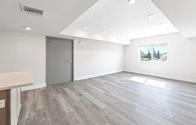 A new building in Koreatown, LA, boasts ultra-spacious and bright 2- and 3-bedroom open-floor layout