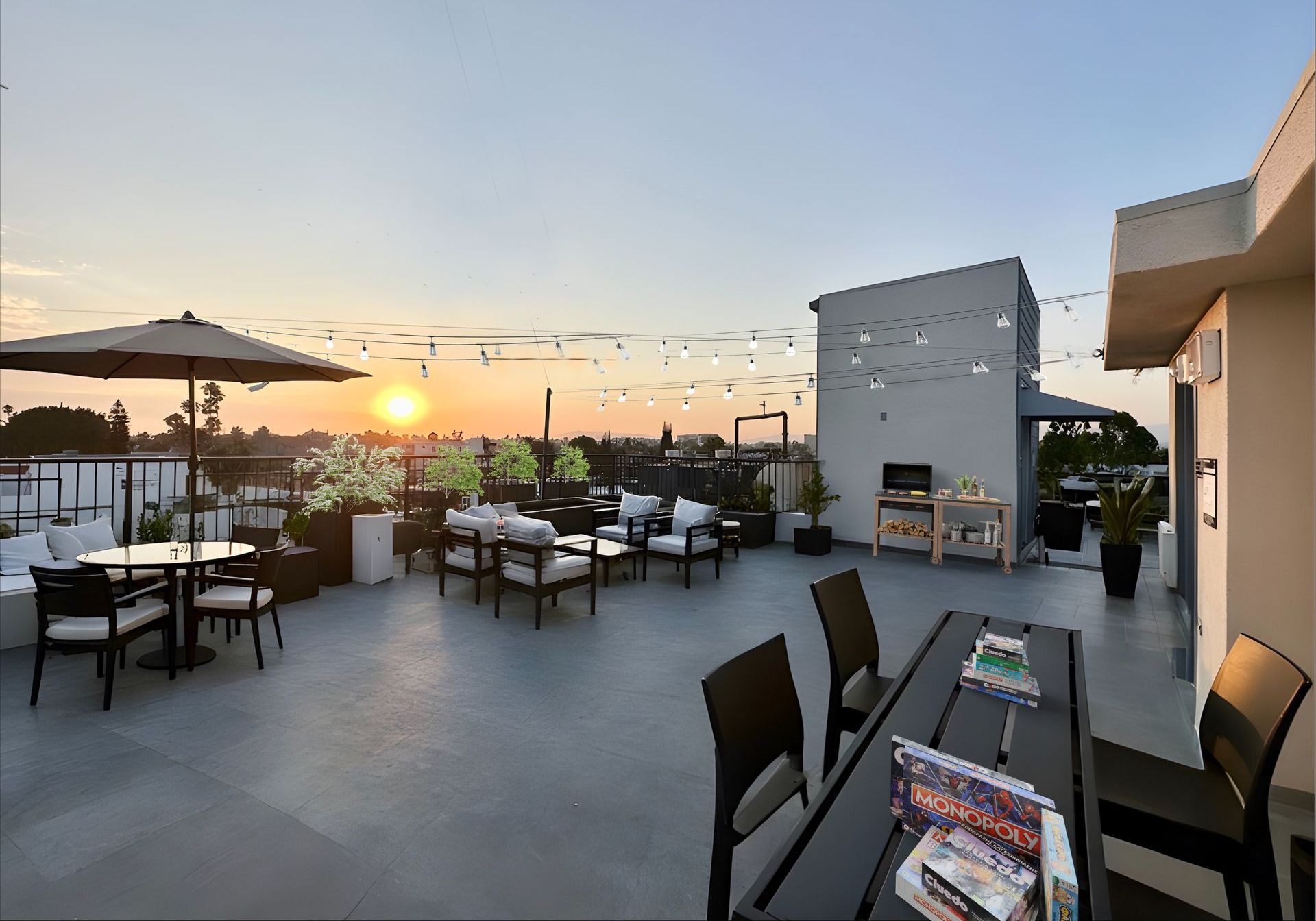 Photo showing the Mix Luxury Apartment's rooftop with a spectacular panoramic view of West Toluca Lake