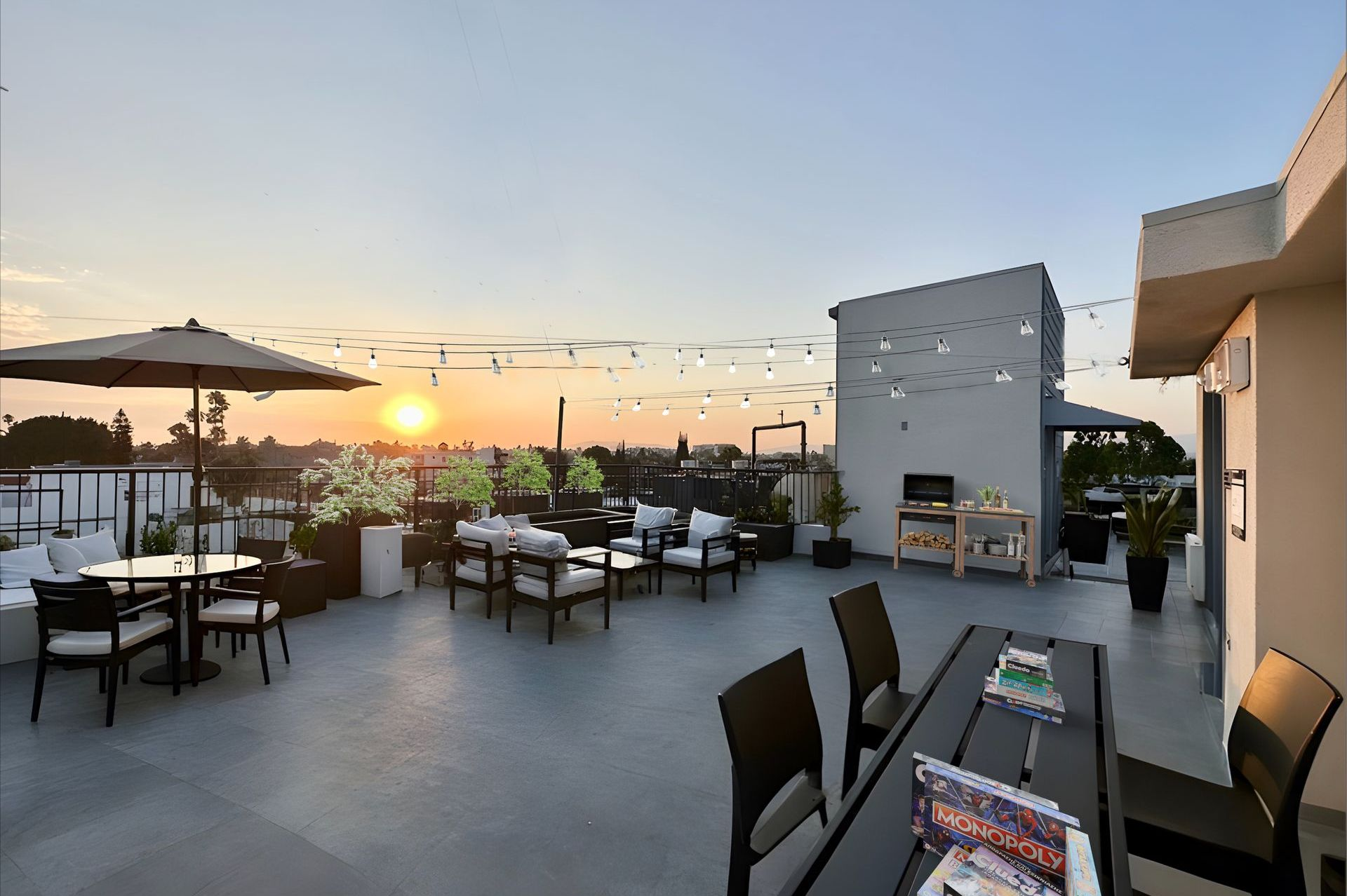 Photo showing the Mix Luxury Apartment's rooftop with a spectacular panoramic view of West Toluca Lake