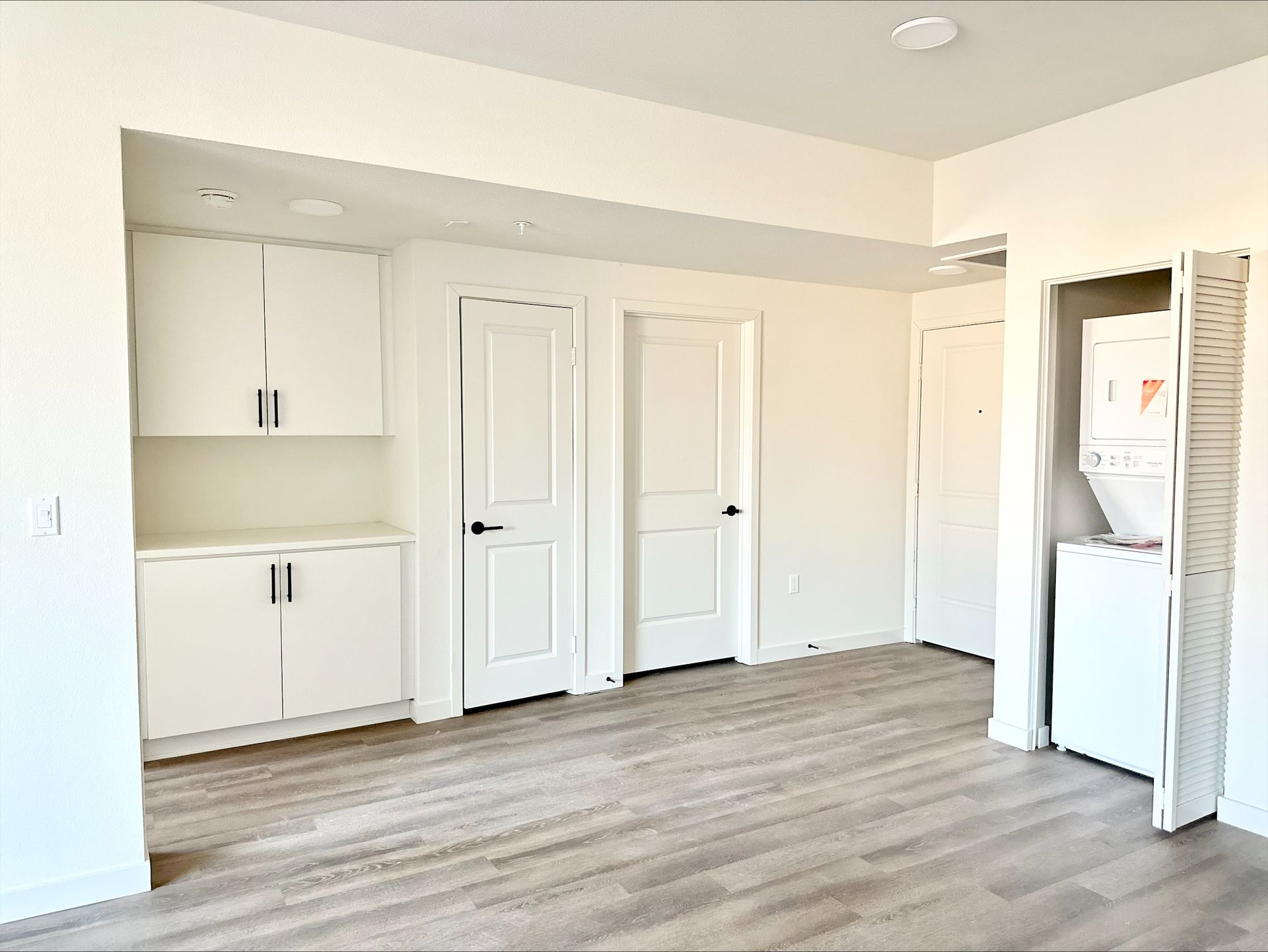 Photo showing the spacious and bright living and dining areas at The MIX Luxury Apartments in West Toluca Lake