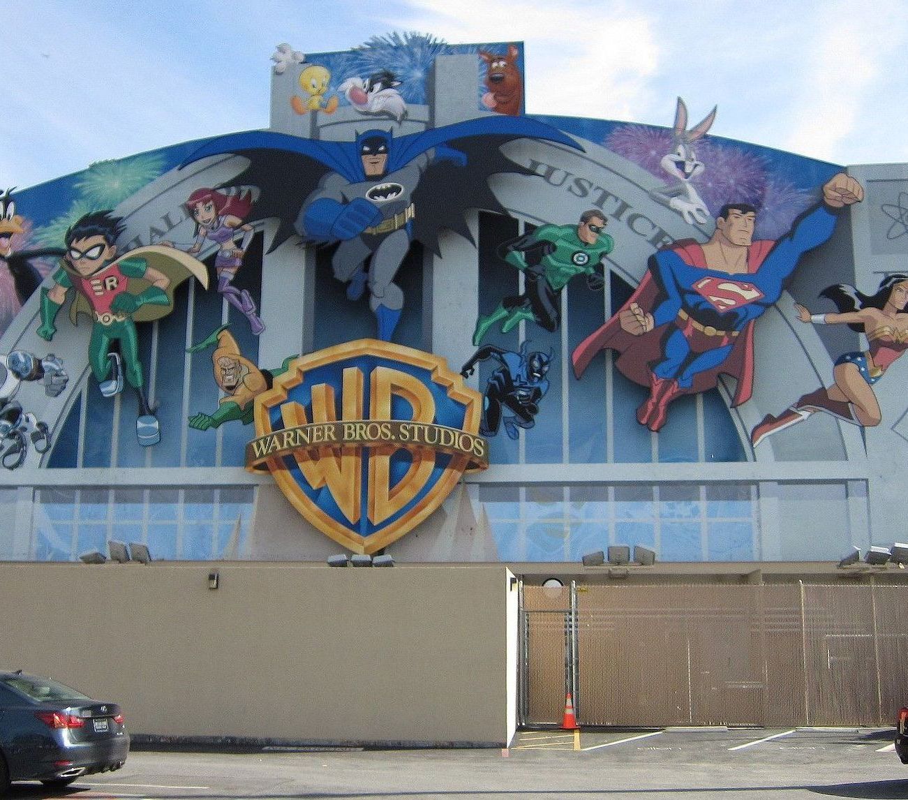 photo showing Warner Bros. Studios, one of the nearby attractions at the Mix Luxury Apartment