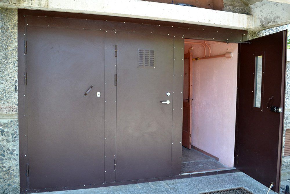 Metalinės laiptinių durys