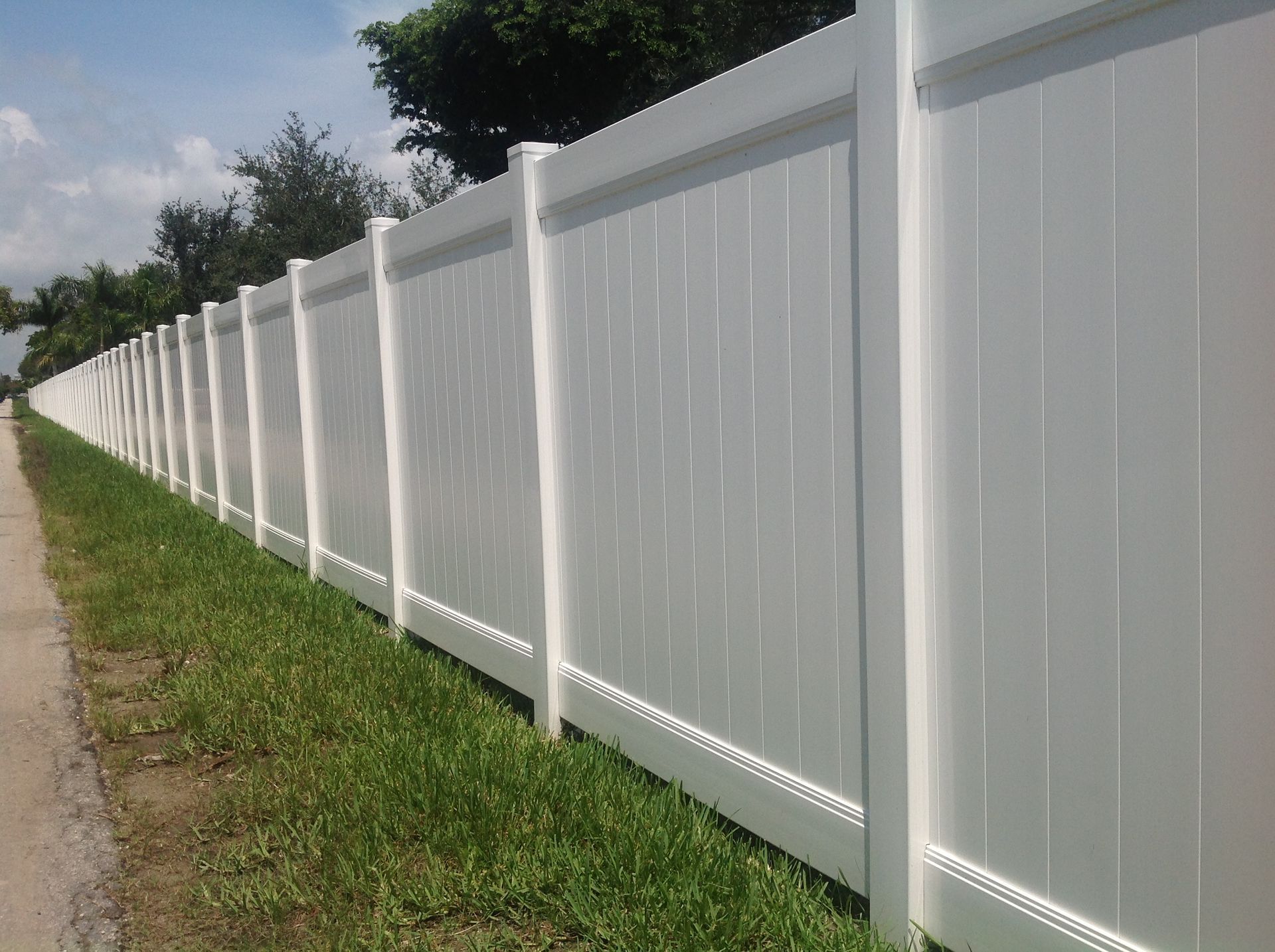Classic white vinyl privacy fence 