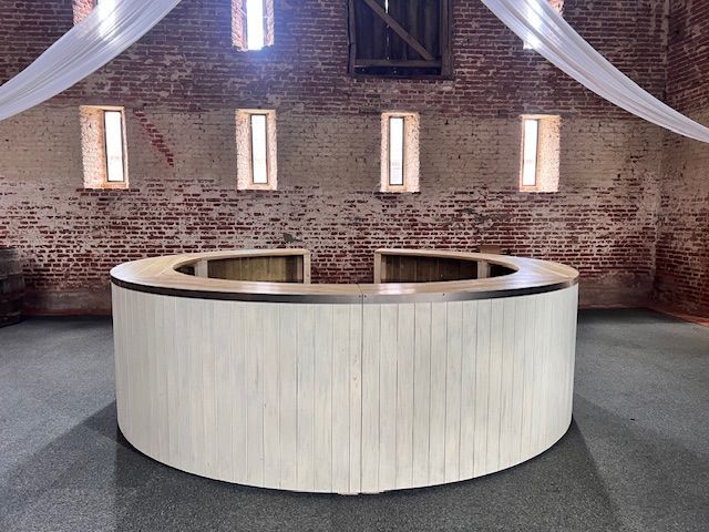 White rustic Bar, Round White bar 