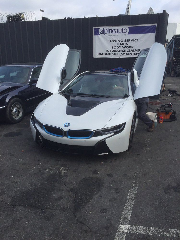 White BMW I8 | Alpine Auto House Inc.