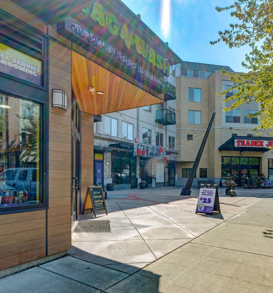 A building with a sign that says ' bg news ' on it