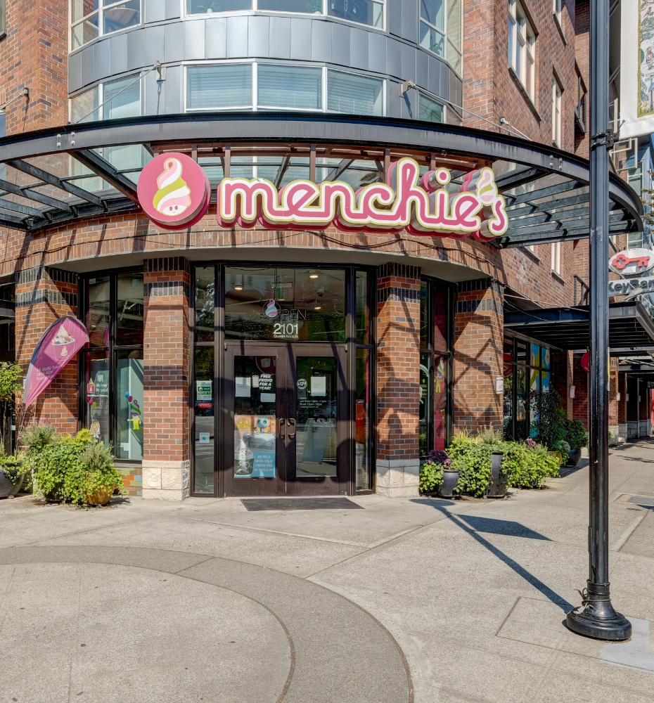 A brick building with a sign that says ' menchies ' on it