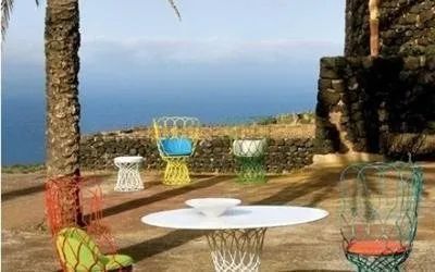tavolo e sedie da giardino abbinati
