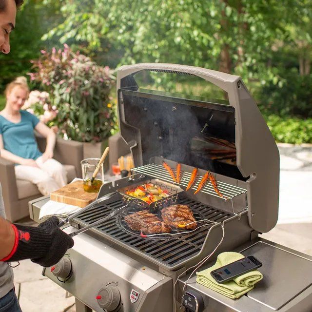 grigliata su barbecue grigio