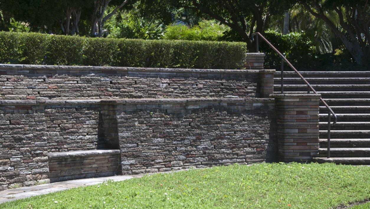 Lawrence & Assocs. Concrete Design retaining wall contractor