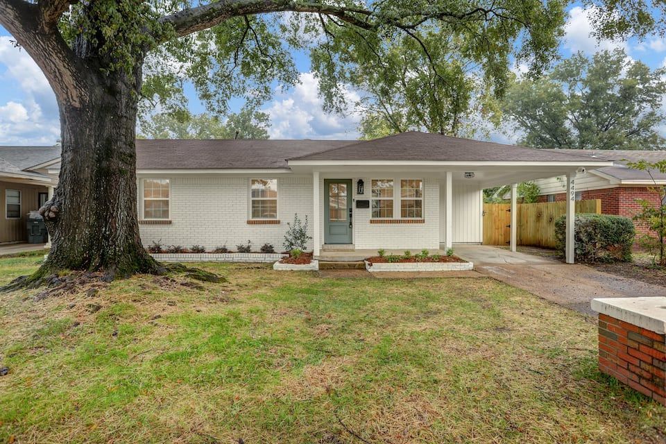 East Memphis rental investment property with manicured lawn in established Memphis neighborhood