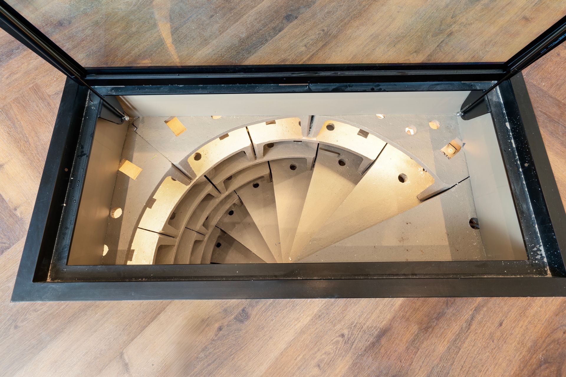 A spiral staircase is visible through a glass door.