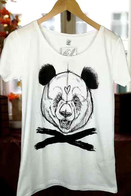 Ein weißes T-Shirt mit einem Pandabären und gekreuzten Knochen darauf