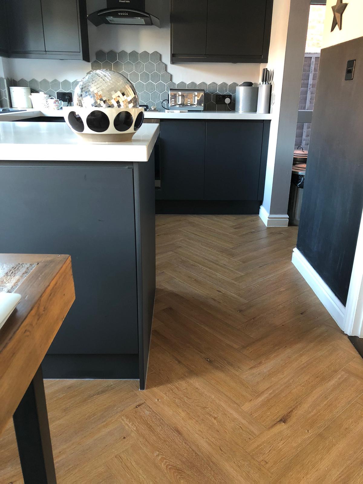 LUXURY VINYL TILE CLICK FLOORING 3