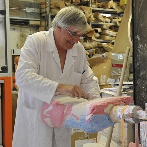 lavorazione di corpetto ortopedico