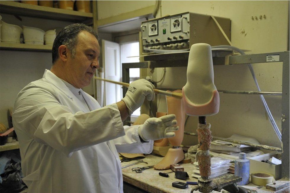 lavorazione su ausilio medico