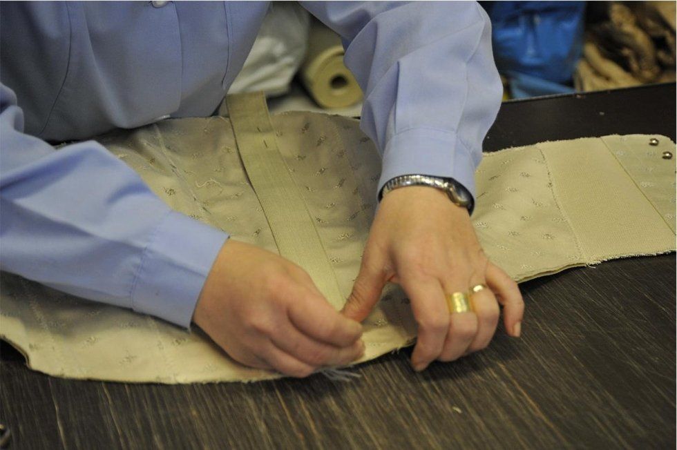 cucitura corpetti ortopedici