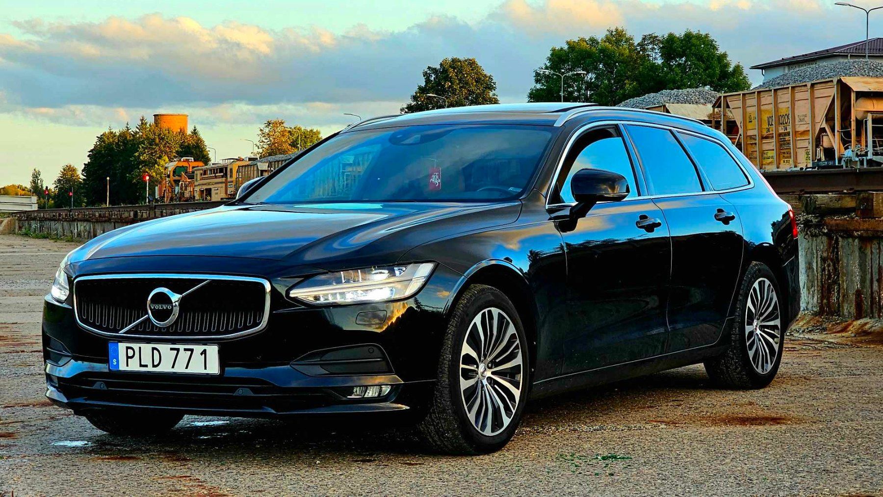 volvo v 90