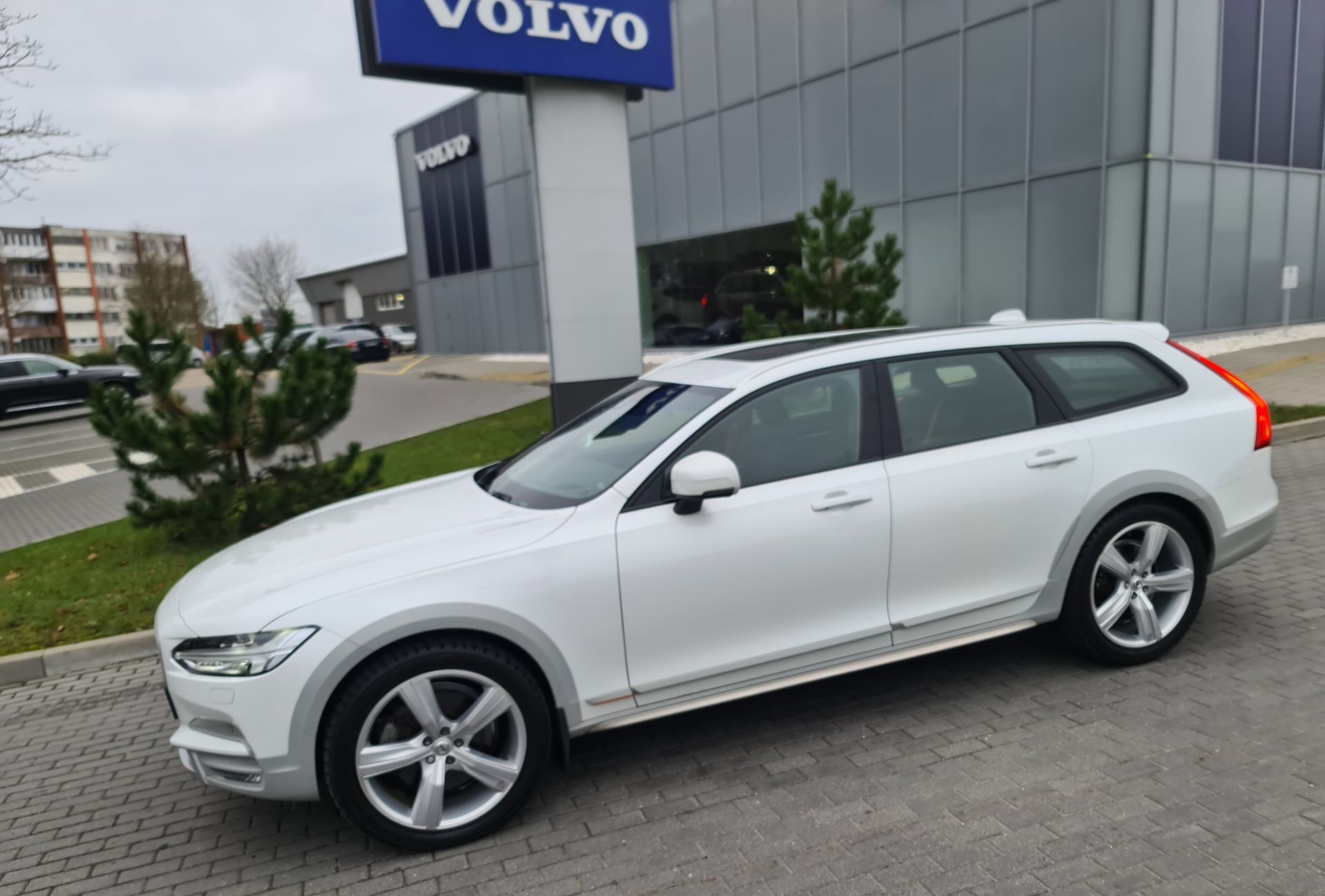 Volvo V90 Cross Country
