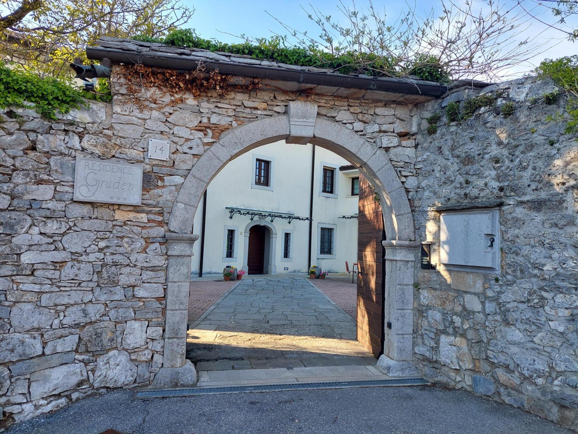 arco ingresso Residence Gruden