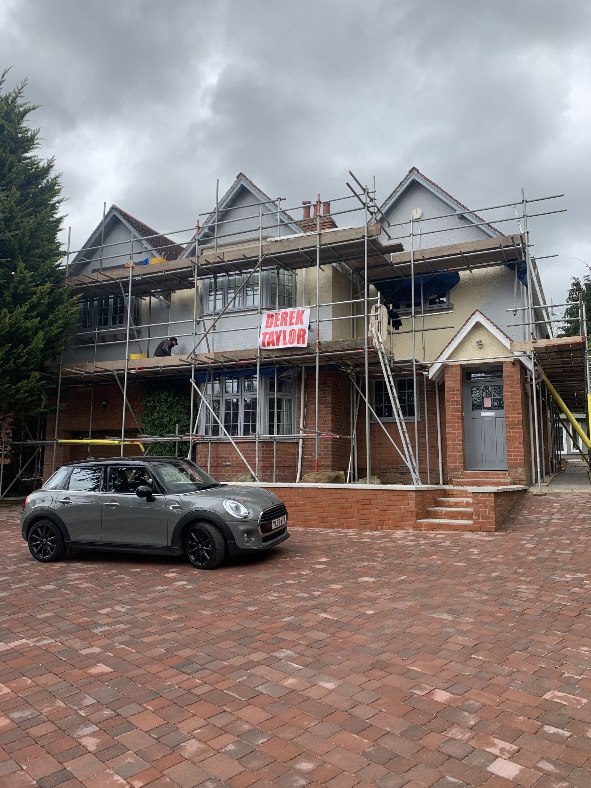 DEREK TAYLOR PAINTERS BEST CHELTENHAM GLOUCESTER STROUD CHURCHDOWN FAMILY EXTERIOR PAINTERS 5