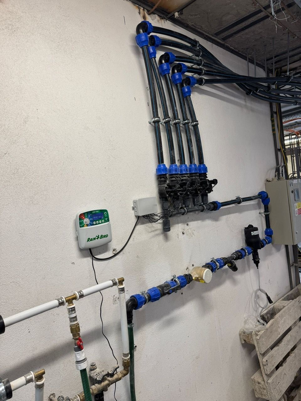 Závlahový systém k exteriérovej zelenej fasáde